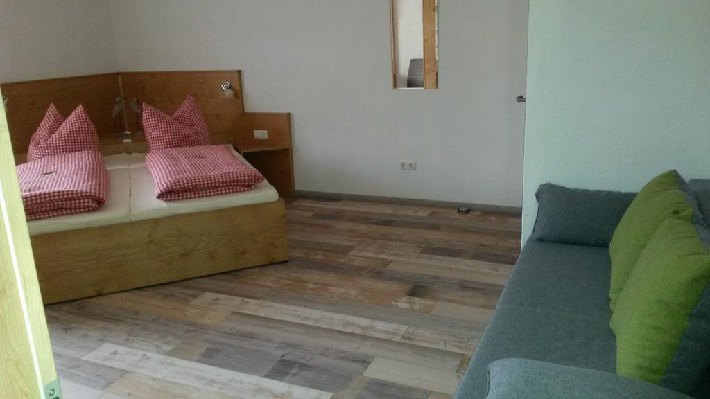 Karbach  Gaestehaus Engelhard Pension מראה חיצוני תמונה