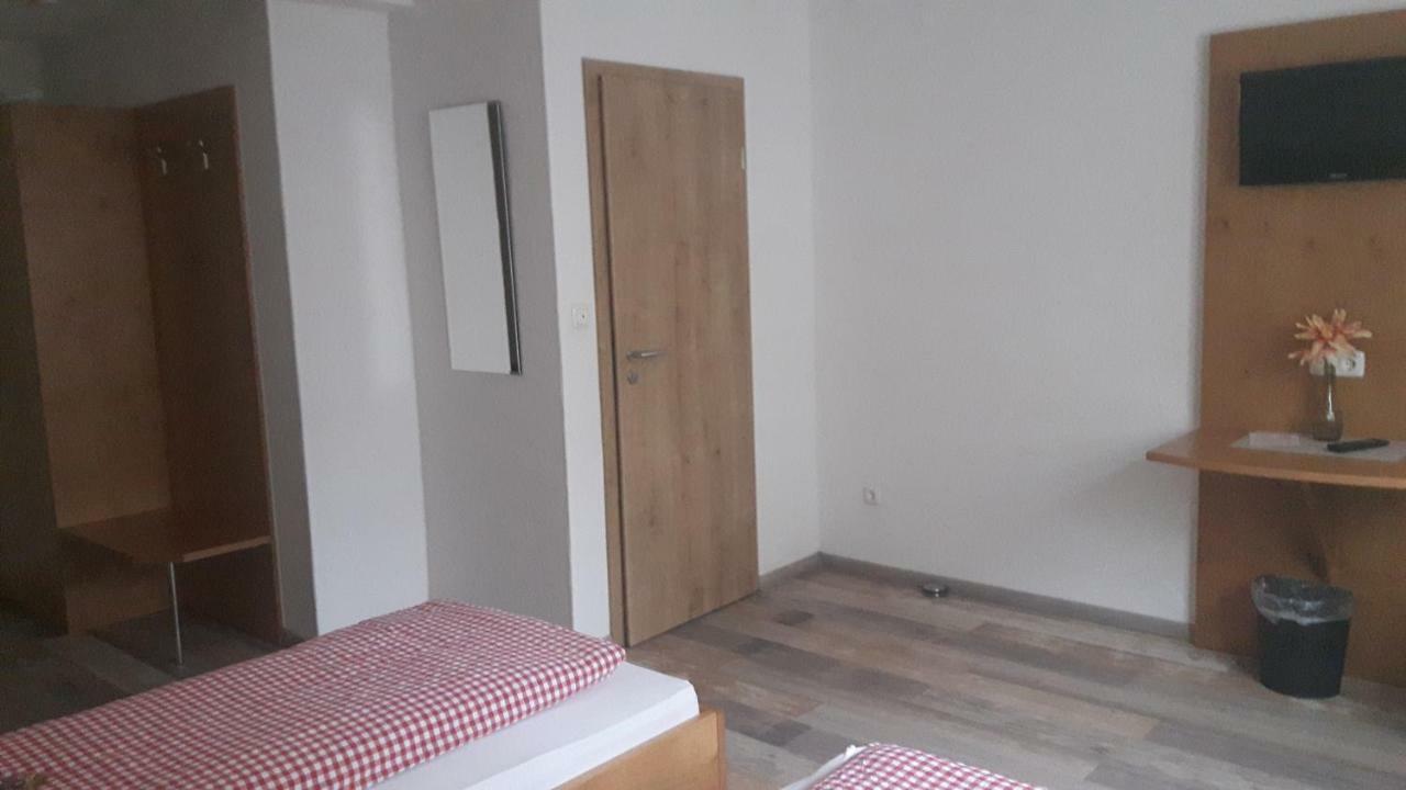 Karbach  Gaestehaus Engelhard Pension מראה חיצוני תמונה