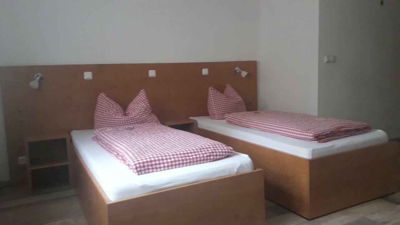 Karbach  Gaestehaus Engelhard Pension מראה חיצוני תמונה